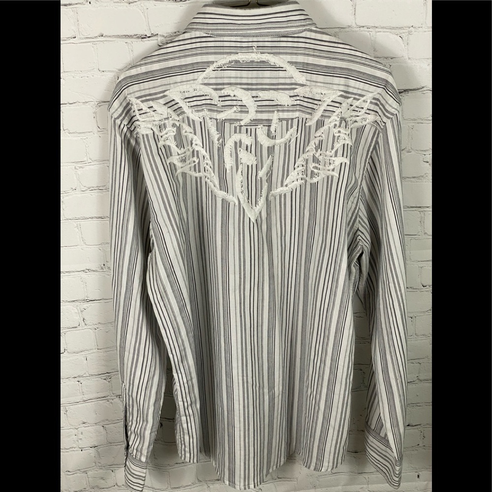 Roar Long Sleeve Embroidered Shirt. Size Large.